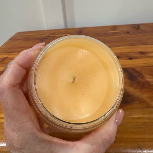 NEW Vintage PartyLite Beehive Shaped Honey Scented Candle with Bee Accent - Picture 4 of 5